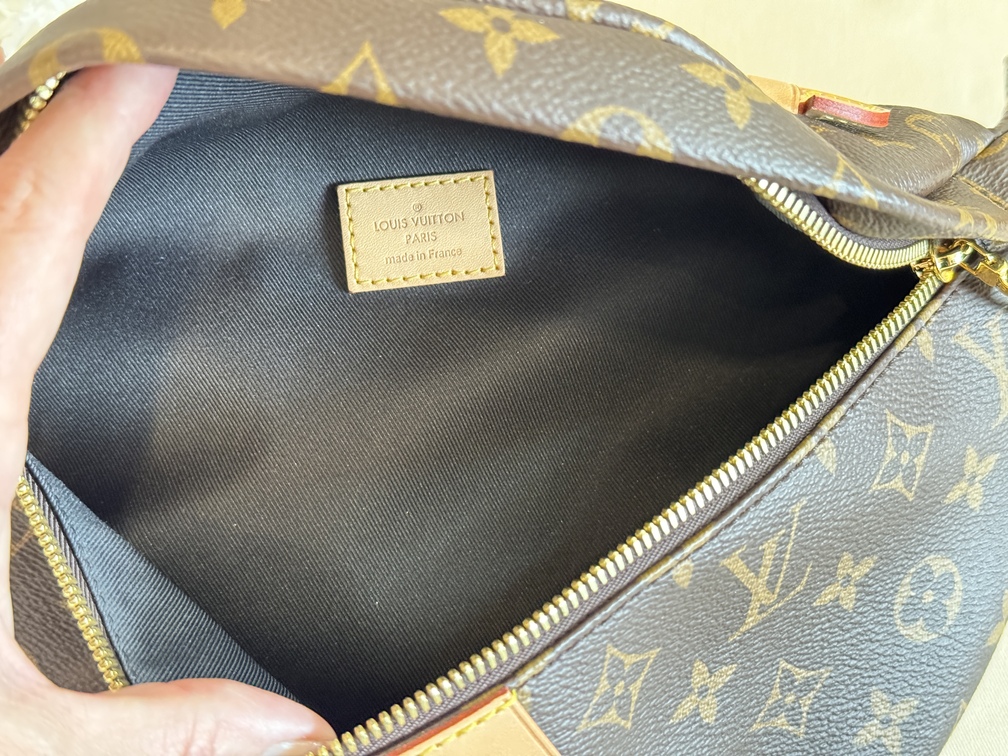 100% Original Louis Vuitton Bumbag Monogram M43644 Preloved 100% Original Louis Vuitton Bumbag Monogram M43644 Preloved